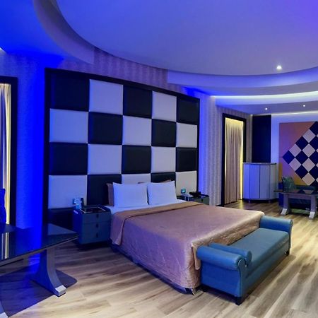 Wei Feng Exquisite Motel Pintung Branch Pingtung Esterno foto